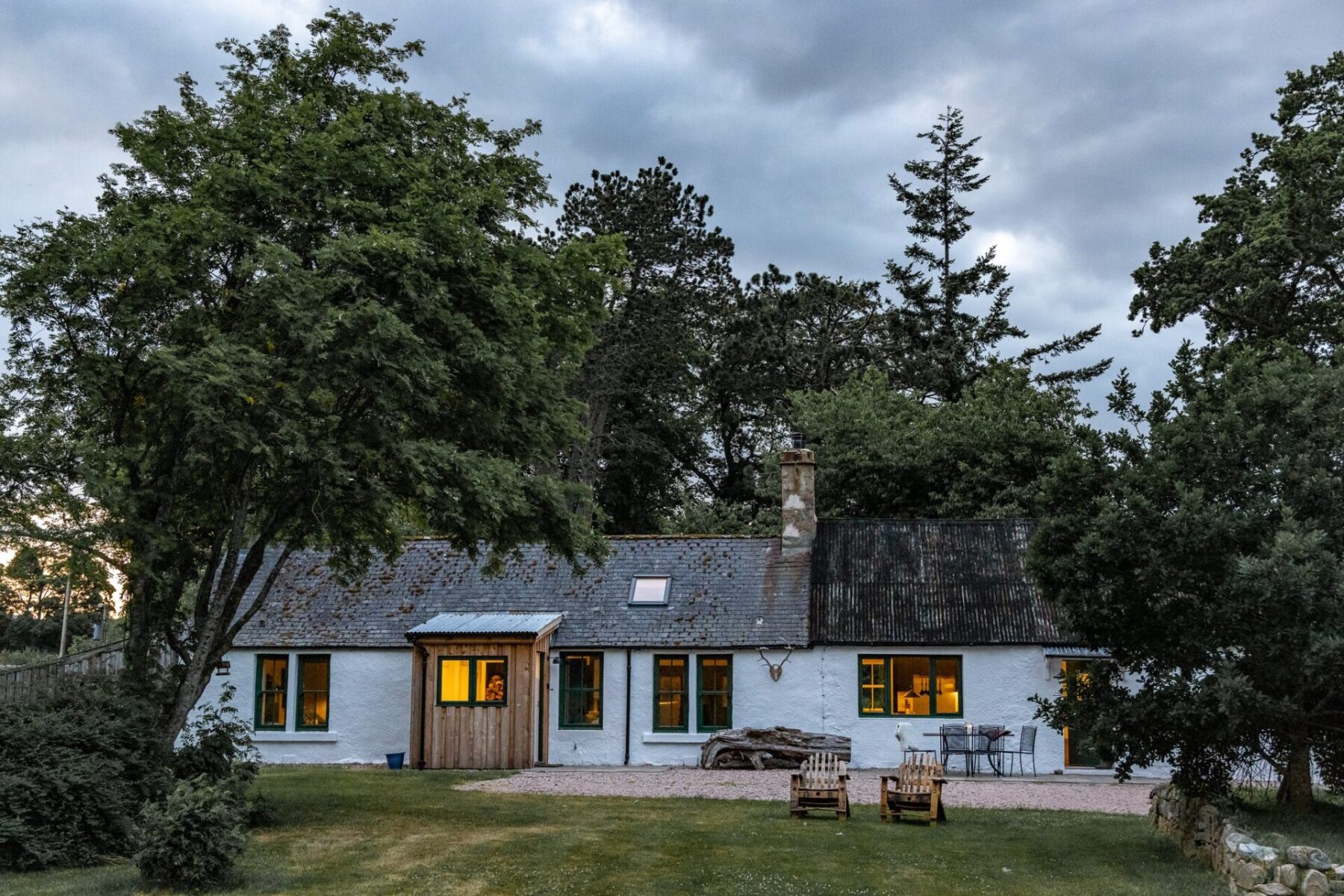 Luxurious Honeysuckle Cottage - Hidden Highland Retreats